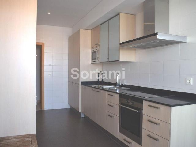 Apartamento T2 Arrendamento em Quarteira,Loulé