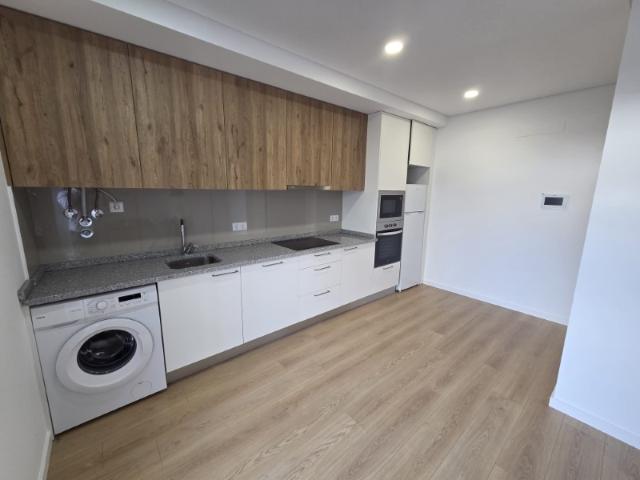Apartamento T2 Aveiro, Glória e Vera Cruz, com arrumo e lugar de garagem