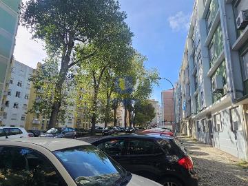 Apartamento T2 – Benfica, Lisboa para remodelação 56m² Benfica
