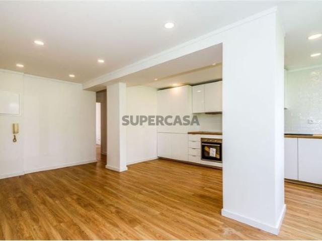 Apartamento T2 Benfica, remodelado com muito bom gosto