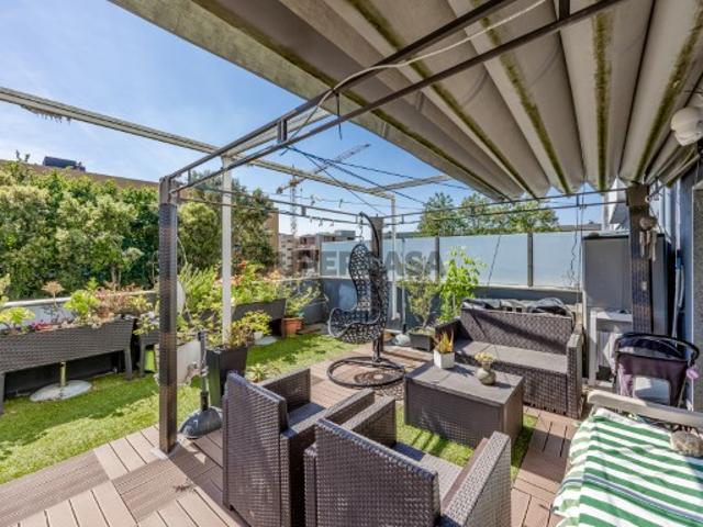 Apartamento T2 c/ duas frentes | Cozinha c/ copa e lavandaria independente | Exposição solar nascente poente | Terraço poente c/ 42 m2 + Varanda| Espaço verde com parque infantil condomínio | Rio Tinto