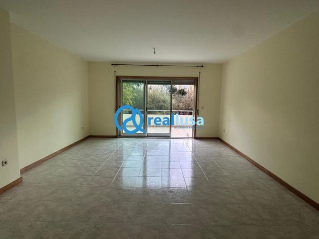 Apartamento T2 c/ garagem e terraço Cidade da Maia