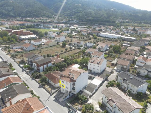 Apartamento T2 C/ garagem e arrumo