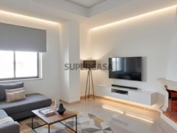 Apartamento T2, c/ Garagem e Arrecadação, em Santarém | Oportunidade!