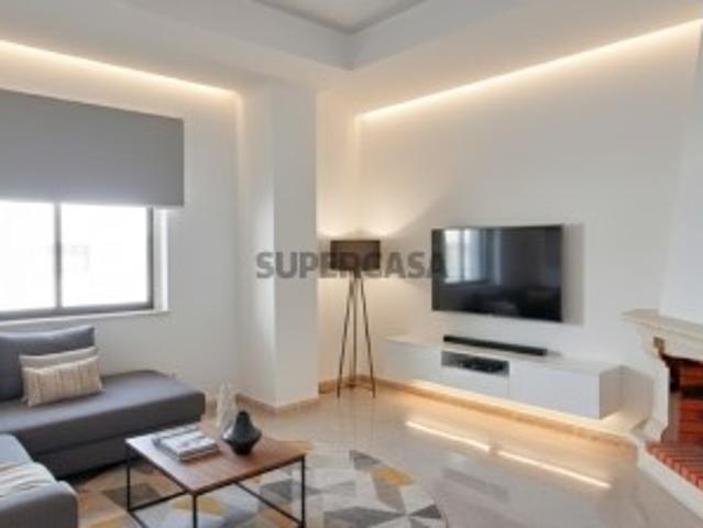 Apartamento T2, c/ Garagem e Arrecadação, em Santarém | Oportunidade!