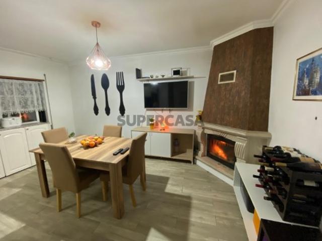 Apartamento T2 c/ Garagem e Sótão * Almeirim