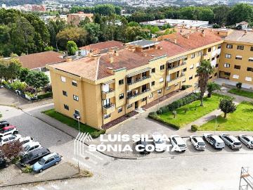 Apartamento T2 c/ Garagem Fechada p/ 2 Carros & Duas Varandas – Mozelos, Santa Maria da Feira!