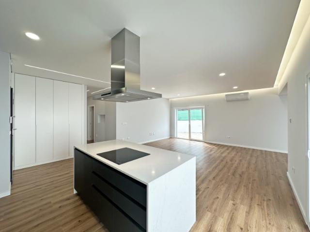 Apartamento T2 C/ Parqueamento, Arrecadação e Terraço Pinhal do General