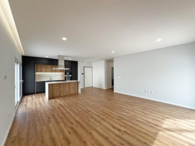 Apartamento T2 C/ Parqueamento, Arrecadação e Terraço Pinhal do General