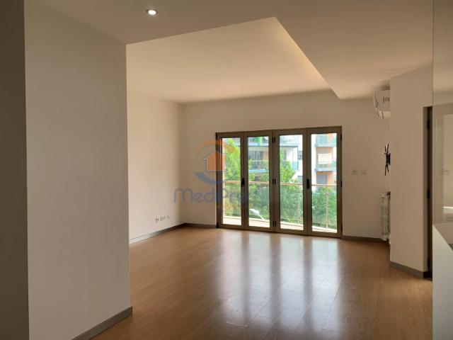 Apartamento T2 c/ Parqueamento e Arrecadação | Jardim da Amoreira, Ramada