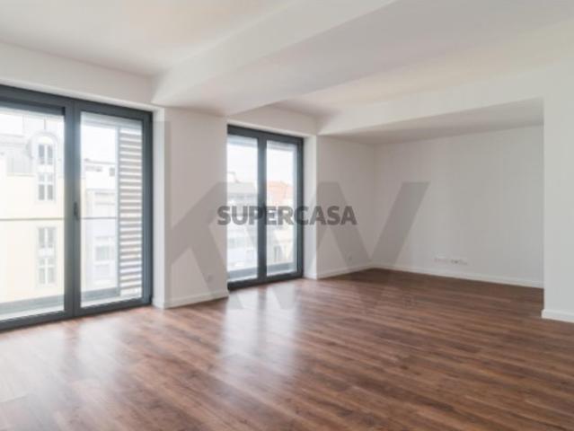 Apartamento T2 c/ terraço de 93 m2, varanda e 1 lugar de garagem na Av. Duque D. Ávila Lisboa
