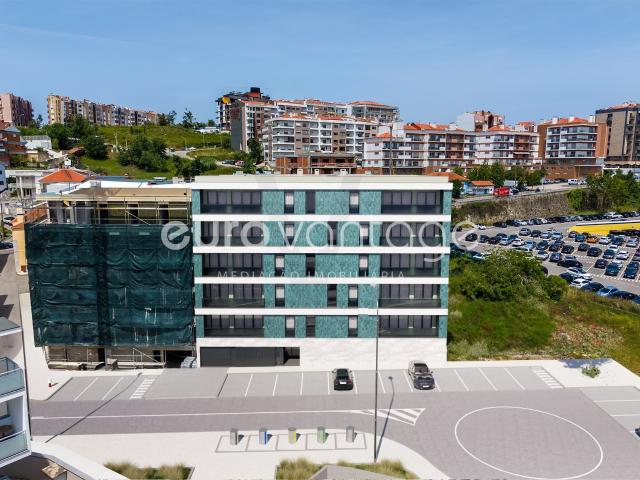 Apartamento T2 c/ Varanda | Centro