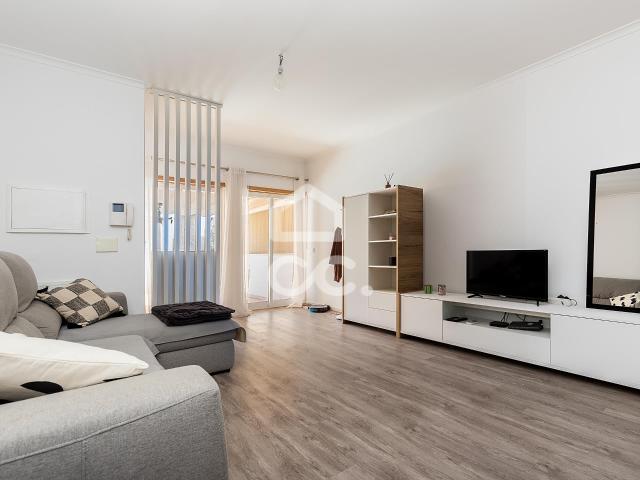 Apartamento T2 c/ Varanda e Garagem para Arrendamento | Bacelo, Évora
