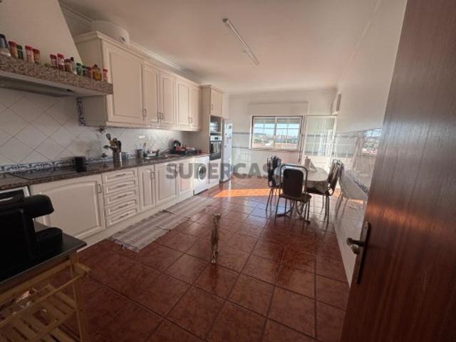 Apartamento T2 c/ Varanda e Sótão em Fazendas de Almeirim Conforto, Espaço e Tranquilidade