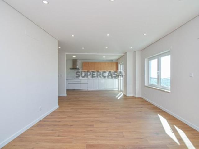 Apartamento T2 c/ varanda vista Rio