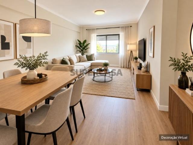 Apartamento T2 no Cacém Boa Localização e Excelente Potencial