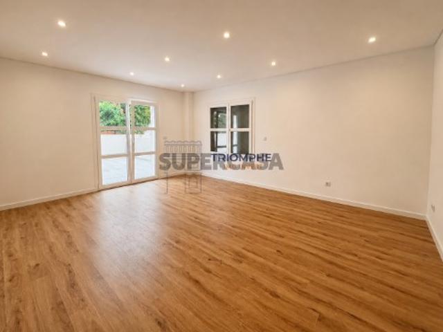 Apartamento T2 Carnaxide Terraço e box dupla