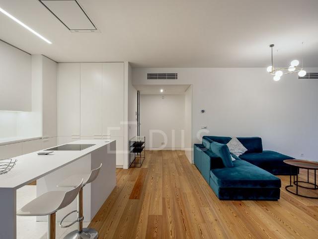 Apartamento T2 Cascais e Estoril com jardins privativos e garagem dupla