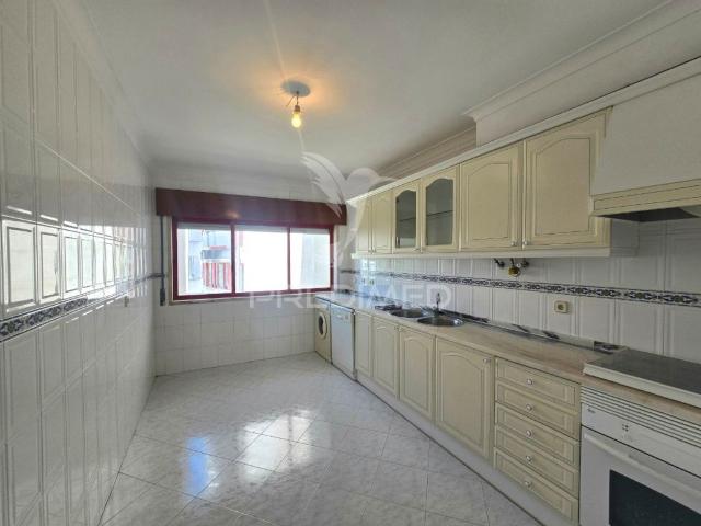 Apartamento T2 c/Garagem, em Cavaleira Mem Martins