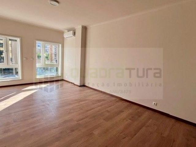 Apartamento T2 | Centro da Maia | Varanda | 1 frente Poente