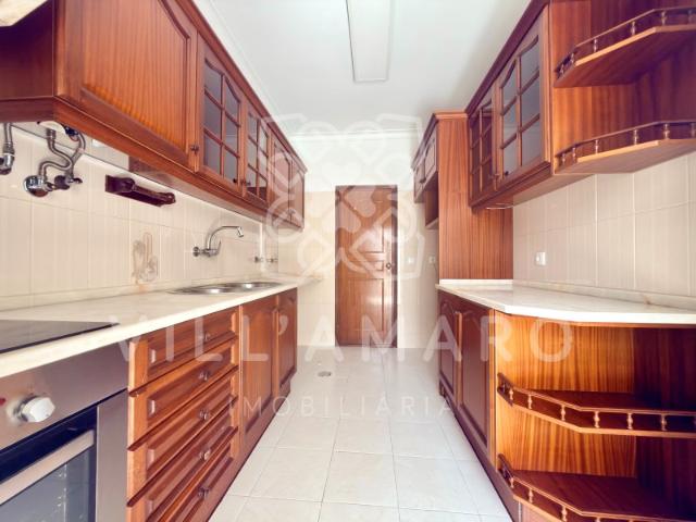Apartamento T2 centro da Venda do Pinheiro recuperado junto a comercio serviços e escolas