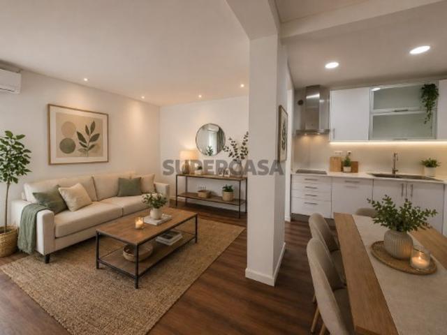 Apartamento T2 Centro de Almada Remodelado com Terraço