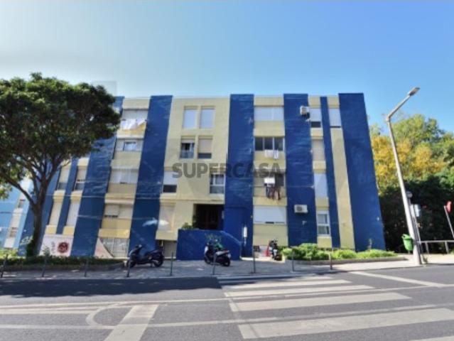 Apartamento T2 central junto ao Metro de Odivelas