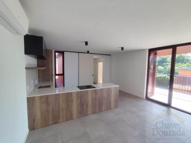 Apartamento T2 com 100m2 novo no Areeiro