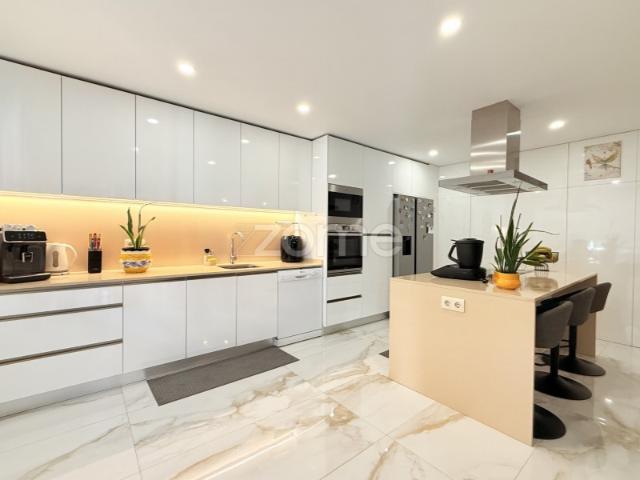 Apartamento T2 com 112 m² | Grande Varanda | Garagem para 2 Carros