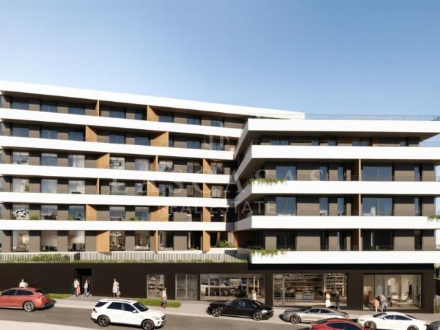 Apartamento T2 com 127m2 com varanda