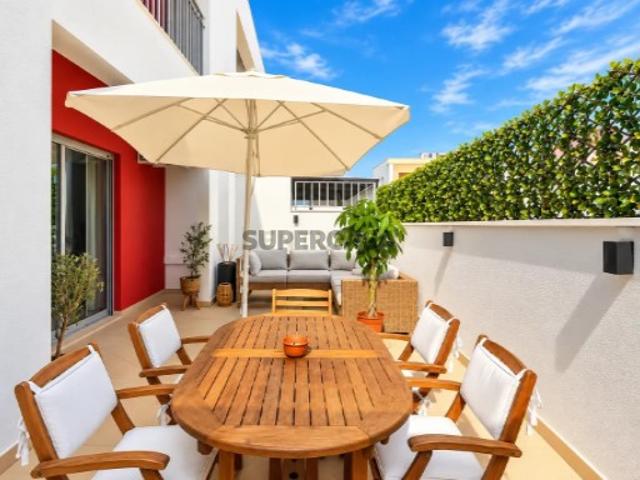 Apartamento T2 com 121,80 m², Logradouro Privativo, Piscina e Garagem Tavira