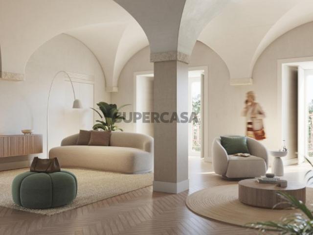 Apartamento T2 com 183m² e estacionamento no Beato, Lisboa
