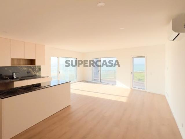 Apartamento T2 com 2 terraço a 200 metros da praia de Santa Cruz com vista MAR NOVO