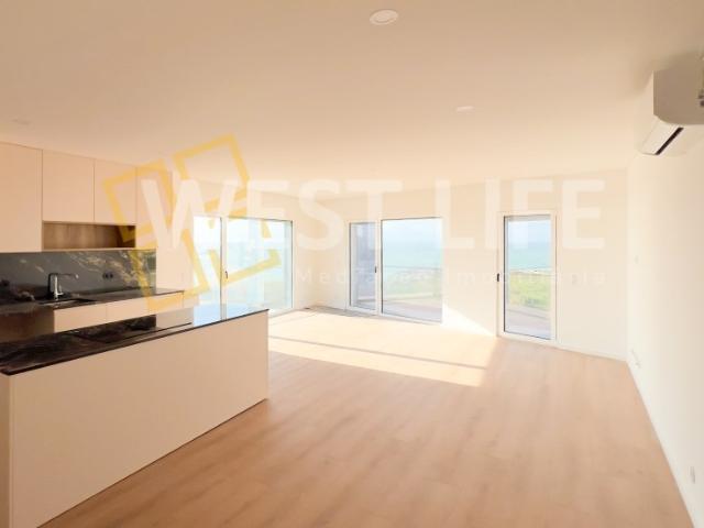 Apartamento T2 com 2 terraço a 200 metros da praia de Santa Cruz com vista MAR NOVO