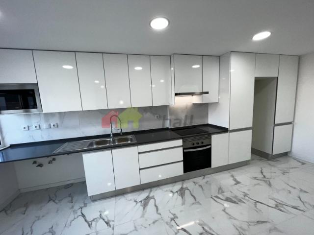 Apartamento T2 com 2 varandas e garagem box