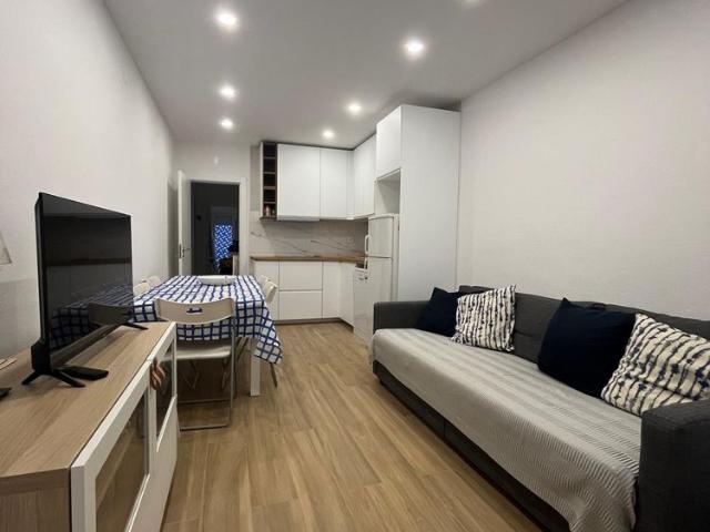 Apartamento T2 com 2 WCs, Varanda. TV e Internet. Centro de Monte Gordo