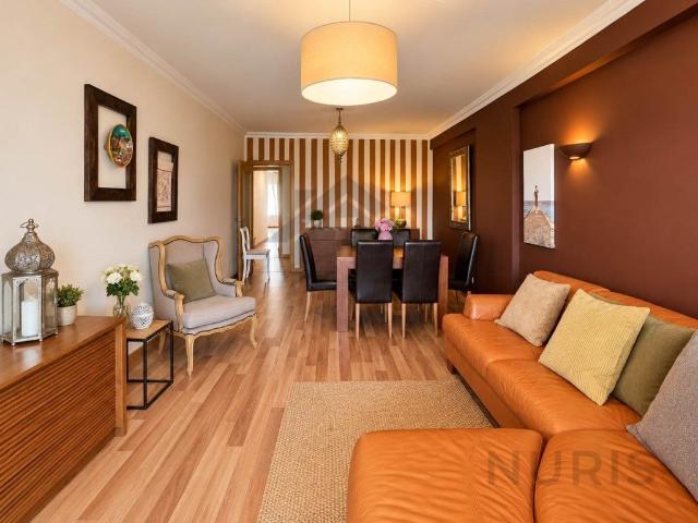 Apartamento T2 com 2 lugares de garagem para venda em Portim. 116m² Portimão