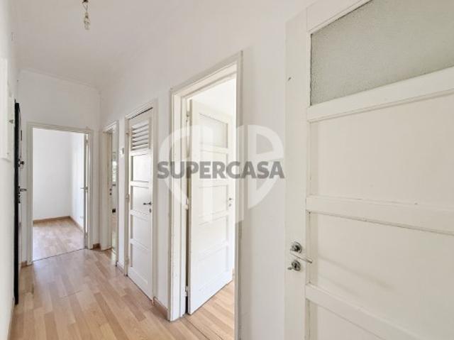 Apartamento T2 com 2 Marquises | Centro da Amadora