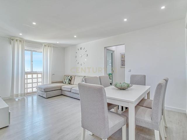 Apartamento T2 com 70 m² e Vista Desafogada em Santo António dos Cavaleiros