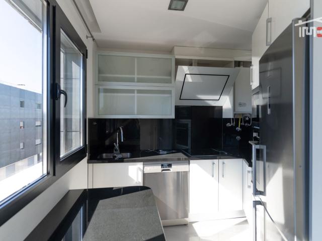 APARTAMENTO T2 COM COZINHA EQUIPADA COMO NOVO COM ELEVADOR E GARAGEM ROTUNDA NORTE FÁTIMA