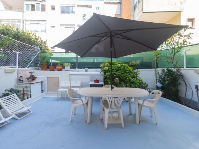 Apartamento T2 com amplo terraço | Centro de Queijas