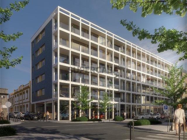 Apartamento T2 com área exterior e lugar de garagem, junto à praia de Matosinhos