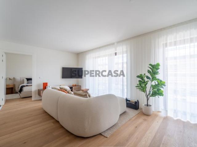 Apartamento T2 com área exterior e vista sobre o Rio Douro