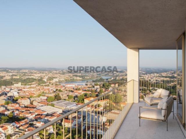 Apartamento T2 com área exterior em pleno centro da cidade do Porto