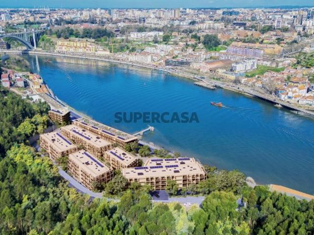 Apartamento T2 com área exterior, junto ao Rio Douro