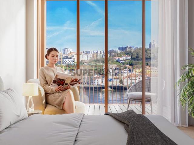 Apartamento T2 com área exterior, junto ao Rio Douro