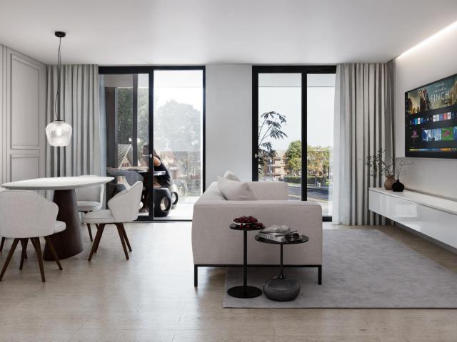 Apartamento T2 com Áreas Amplas, Varanda e Garagem em Pedrouços