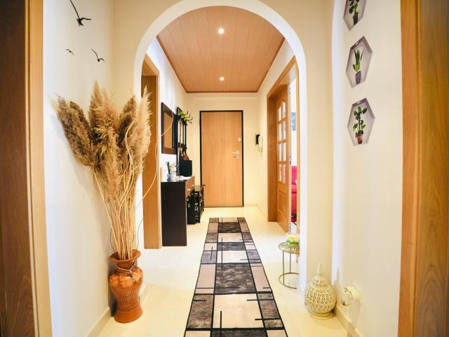 Apartamento T2 com áreas generosas, boa exposição solar a 5. 102m² Algoz e Tunes