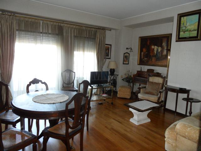 Apartamento T2 com Áreas Generosas e Varanda em Celas