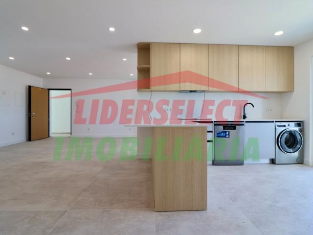 Apartamento T2 com áreas de T3